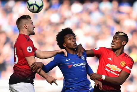 Muita luta e bom futebol marcaram o clássico neste sábado (Foto: GLYN KIRK / AFP) Muita luta e bom futebol marcaram o clássico neste sábado (Foto: GLYN KIRK / AFP)