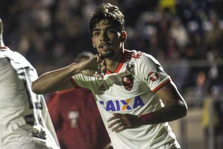 Lucas PaquetÃ¡, jogador do Flamengo, comemora seu gol durante partida contra o ParanÃ¡ Clube, vÃ¡lida pela trigÃ©sima rodada do Campeonato Brasileiro 2018.