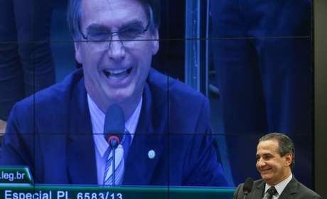 Silas Malafaia, pastor e presidente da Assembleia de Deus Vitória em Cristo, pede aos fiéis que votem em Bolsonaro porque ele é "contra essa bandidagem de erotizar criança em escola, que toda a esquerda quer" (Foto: LULA MARQUES / BBC News Brasil)