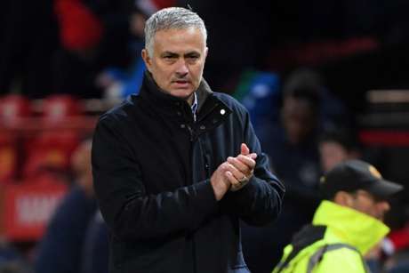 Mourinho vem de vitória por 2 a 1 sobre o Everton (Foto: Paul Ellis / AFP) Mourinho vem de vitória por 2 a 1 sobre o Everton (Foto: Paul Ellis / AFP)