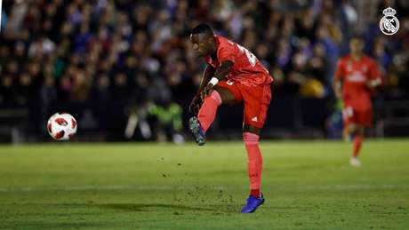 Vinicius Junior fez boas jogadas pelo lado esquerdo do Real Madrid (Foto: Reprodução / Twitter) Vinicius Junior fez boas jogadas pelo lado esquerdo do Real Madrid (Foto: Reprodução / Twitter)