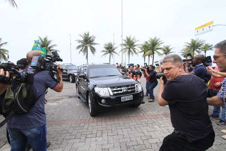 Juiz federal Sergio Moro, da 13ª Vara Federal de Curitiba, chega à casa do presidente eleito Jair Bolsonaro (PSL) na Barra da Tijuca, Zona Oeste do Rio de Janeiro (RJ), na manhã desta quinta-feira (1) Juiz federal Sergio Moro, da 13ª Vara Federal de Curitiba, chega à casa do presidente eleito Jair Bolsonaro (PSL) na Barra da Tijuca, Zona Oeste do Rio de Janeiro (RJ), na manhã desta quinta-feira (1)