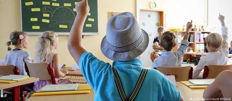 No portal da campanha "Escolas neutras" da AfD alunos podem denunciar professores expressarem opiniões políticas No portal da campanha "Escolas neutras" da AfD alunos podem denunciar professores expressarem opiniões políticas