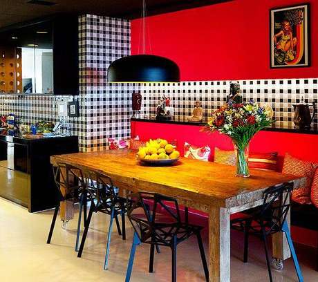 30. Com as cores certas e posição precisa, você pode montar texturas visuais incríveis com pastilhas para cozinha.