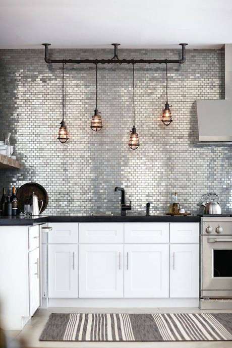 2. Pastilhas para Cozinha de inox são modernas e remetem ao estilo industrial