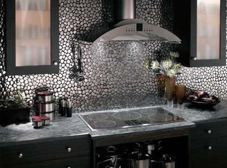 43. As pastilhas para cozinha de inox redonda decoram e inovam a decoração. Fonte: Viver em Casa