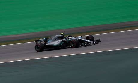 GP do Brasil: Mercedes faz dobradinha no TL2 com Bottas três milésimos à frente de Hamilton GP do Brasil: Mercedes faz dobradinha no TL2 com Bottas três milésimos à frente de Hamilton