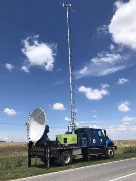 Um dos caminhões Doppler on Wheels que a equipe do projeto usa para analisar as tempestades Um dos caminhões Doppler on Wheels que a equipe do projeto usa para analisar as tempestades
