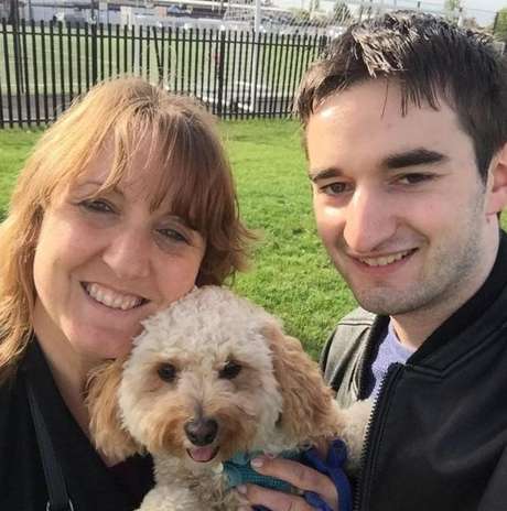 Gillian e Tommy retomaram o contato e se encontram, inclusive para passear com o cachorro dela Gillian e Tommy retomaram o contato e se encontram, inclusive para passear com o cachorro dela