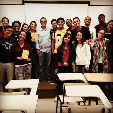 Marcelo Tieppo em uma palestra sobre o seu livro em uma universidade Marcelo Tieppo em uma palestra sobre o seu livro em uma universidade