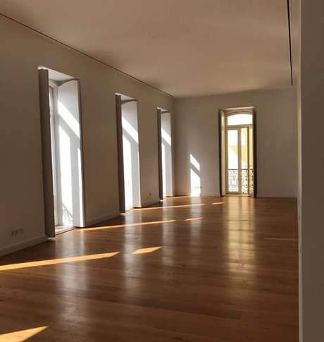 Apartamento de quase 300 metros quadrados, de 1,6 milhão de euros, será nova moradia de família carioca a partir de 2019 Apartamento de quase 300 metros quadrados, de 1,6 milhão de euros, será nova moradia de família carioca a partir de 2019