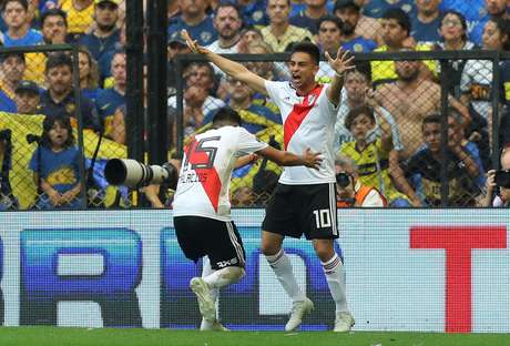 Martinez comemora o segundo gol do River: o tento empatou o jogo em 2 a 2