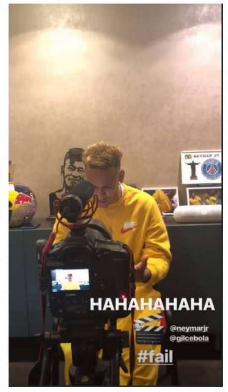 Neymar retirou quadro de foto com a ex-namorada da parede de casa (Foto: Reprodução/ Instagram) Neymar retirou quadro de foto com a ex-namorada da parede de casa (Foto: Reprodução/ Instagram)