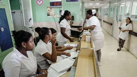 Enfermeiras cubanas em hospital de cardiologia infantil, em Havana - salÃ¡rio dos mÃ©dicos cubanos no Brasil ajuda a custear a saÃºde em Cuba