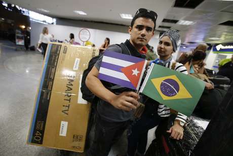 MÃ©dicos cubanos ficaram sem emprego apÃ³s o fim do programa; uns voltaram, outros ficaram no Brasil
