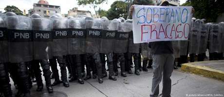 Protesto estudantil em Caracas dá veredicto sobre reformas: "Soberano fracasso" Protesto estudantil em Caracas dá veredicto sobre reformas: "Soberano fracasso"