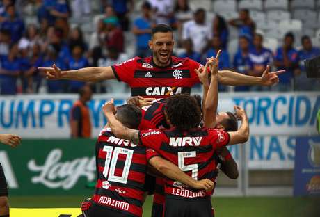 Ã‰verton Ribeiro comemora gol pelo Flamengo