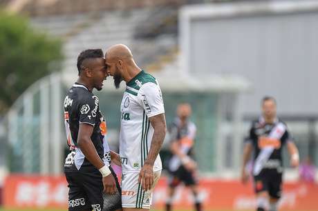 Felipe Melo e Kelvin discutem