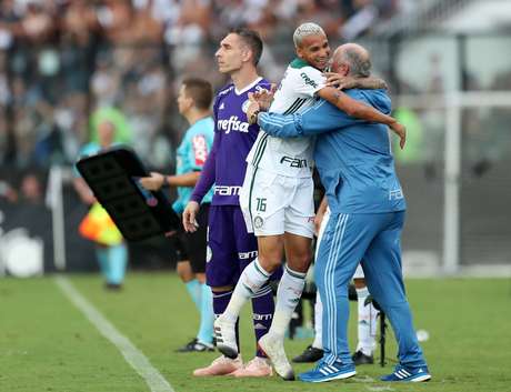 Deyverson e FelipÃ£o comemoram o gol do Palmeiras