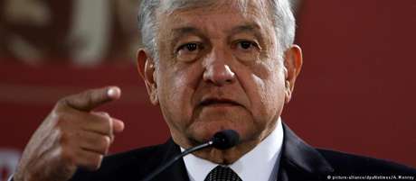 López Obrador promete "acabar com os foros e os privilégios" López Obrador promete "acabar com os foros e os privilégios"