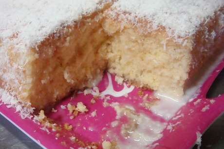 Bolo gelado bem molhadinho