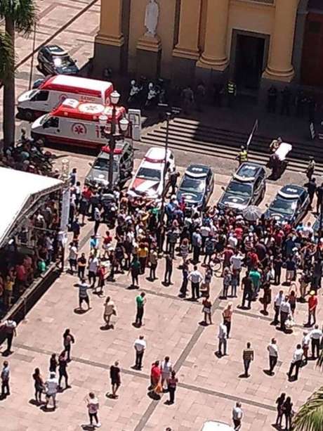 Suspeito teria feito disparos com revólver e pistola e depois se matado Suspeito teria feito disparos com revólver e pistola e depois se matado
