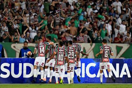 Gum comemora o seu gol contra o Nacional (URU) no jogo de ida; o Fluminense venceria o time uruguaio fora de casa por 1 a 0 para garantir a classificação para a próxima fase