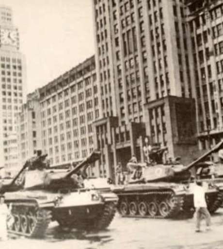 Tanques de guerra nas ruas do Rio de Janeiro, em abril de 1964 Tanques de guerra nas ruas do Rio de Janeiro, em abril de 1964