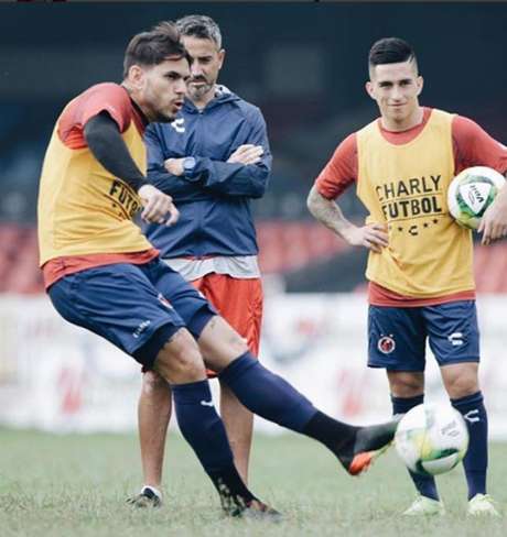 Fabricio em treinamento do Vera Cruz (Foto: Divulgação) Fabricio em treinamento do Vera Cruz (Foto: Divulgação)