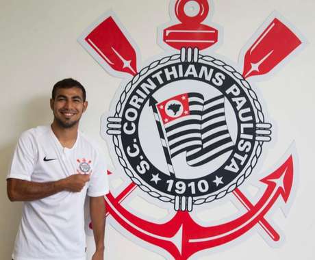 Sornoza é oficialmente jogador do Corinthians (Foto: Divulgação/Corinthians) Sornoza é oficialmente jogador do Corinthians (Foto: Divulgação/Corinthians)