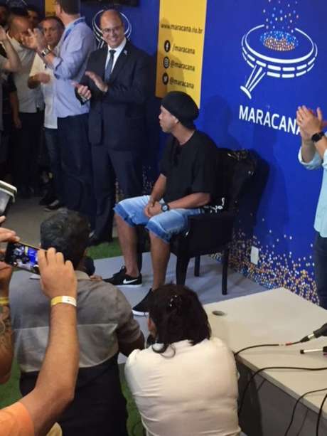 Ronaldinho Gaúcho é homenageado na calçada da fama do Maracanã (Foto: Carlos Bandeira de Mello) Ronaldinho Gaúcho é homenageado na calçada da fama do Maracanã (Foto: Carlos Bandeira de Mello)