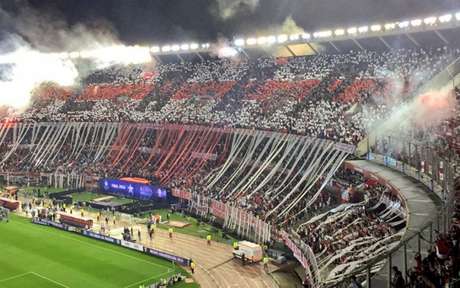 Bandeirões serão vetados e podem afetar festa de torcidas nos estádios (Foto: Divulgação) Bandeirões serão vetados e podem afetar festa de torcidas nos estádios (Foto: Divulgação)