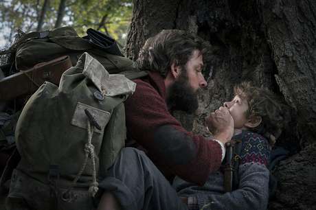 John Krasinski e Noah Jupe em 'Um Lugar Silencioso' (2018) John Krasinski e Noah Jupe em 'Um Lugar Silencioso' (2018)