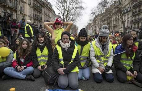 Protesto dos "coletes amarelos" em Paris, na França, em 6 de janeiro Protesto dos "coletes amarelos" em Paris, na França, em 6 de janeiro