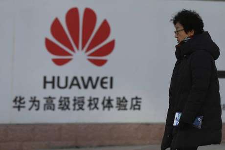 Huawei é alvo de restrições em diversos países europeus e nos EUA Huawei é alvo de restrições em diversos países europeus e nos EUA