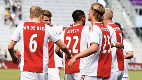 Jogadores do Ajax comemoram gol em Orlando - FOTO: Divulgação Jogadores do Ajax comemoram gol em Orlando - FOTO: Divulgação