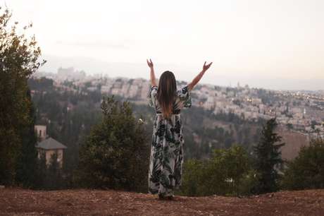 Brasileira que mora em Israel lança projeto musical em português e hebraico Brasileira que mora em Israel lança projeto musical em português e hebraico