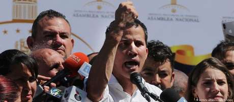 Líder oposicionista Juan Guaidó participa de protesto após der libertado na Venezuela Líder oposicionista Juan Guaidó participa de protesto após der libertado na Venezuela