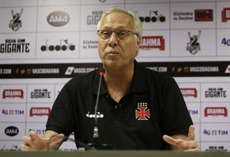 Alberto Bial celebra vitória contra o Joinville e foca no duelo contra o Franca (Foto: Rafael Ribeiro/Vasco.com.br)