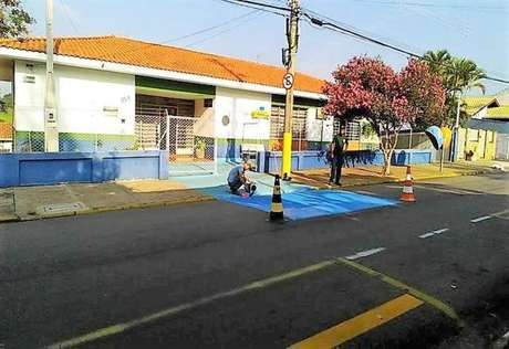 Prefeitura de Tietê, no interior paulista, começou a pintar as ruas de azul para driblar o calor