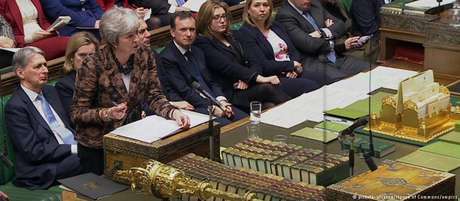 May afirmou aos parlamentares que não descarta um Brexit sem acordo May afirmou aos parlamentares que não descarta um Brexit sem acordo