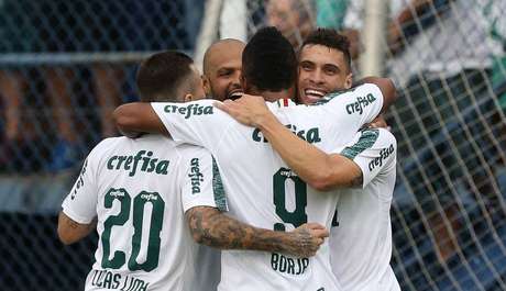 Jogadores do Palmeiras comemoram o gol de Borja. Jogadores do Palmeiras comemoram o gol de Borja.