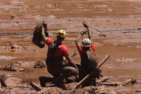 Resultado de imagem para bombeiros em brumadinho"