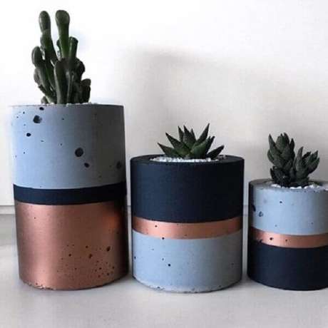 4- Como fazer vaso de cimento com balde é um processo rápido, crie diversos modelos para a sua coleção de plantas suculentas. Fonte: Tua Casa