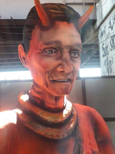 Crivella será "demônio" em desfile da Acadêmicos do Sossego Crivella será "demônio" em desfile da Acadêmicos do Sossego