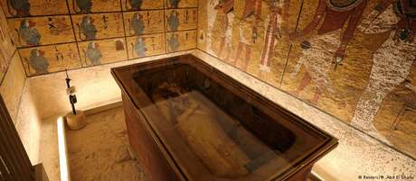Tumba do faraó ficou fechada por 3 mil anos antes de ser descoberta em 1922 pelo britânico Howard Carter Tumba do faraó ficou fechada por 3 mil anos antes de ser descoberta em 1922 pelo britânico Howard Carter