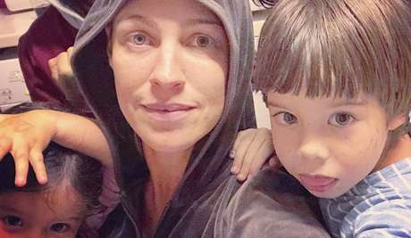 Luana Piovani ao lado de seus filhos. Luana Piovani ao lado de seus filhos.