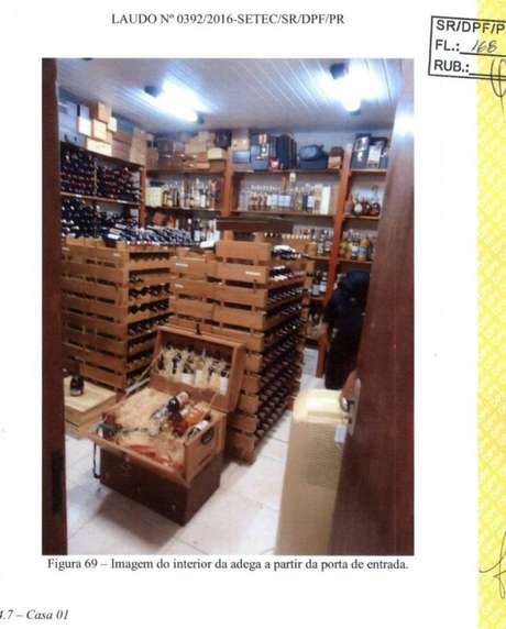 A adega do sítio, em um cômodo anexo à casa principal do terreno em Atibaia A adega do sítio, em um cômodo anexo à casa principal do terreno em Atibaia