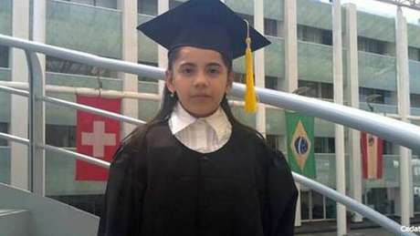 Dafne se formou em psicologia aos 13 anos