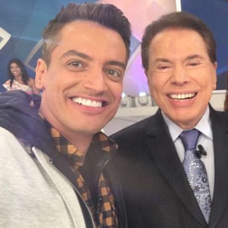 Léo Dias ao lado de Silvio Santos, é a segunda vez que apresentador se afasta da emissora para tratar de vício Léo Dias ao lado de Silvio Santos, é a segunda vez que apresentador se afasta da emissora para tratar de vício